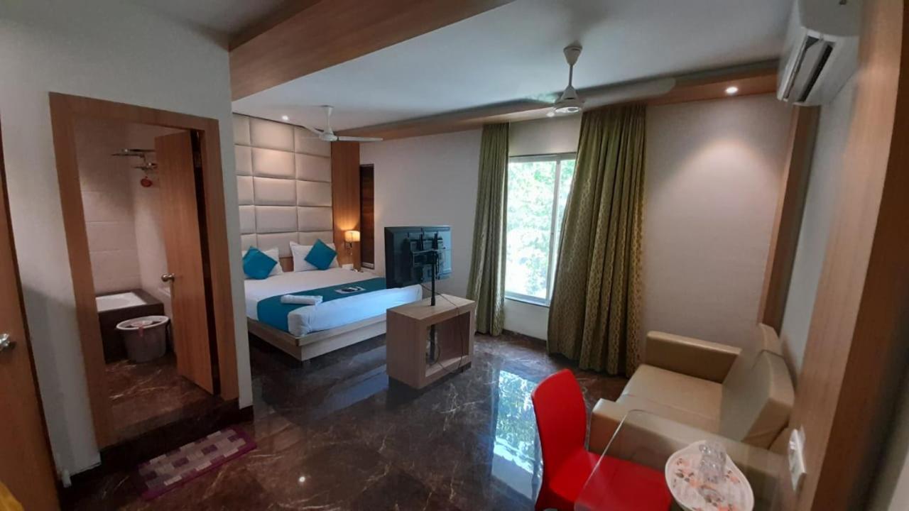 Hotel Royal Oak Navi Mumbai-STZ 1002 Bagian luar foto